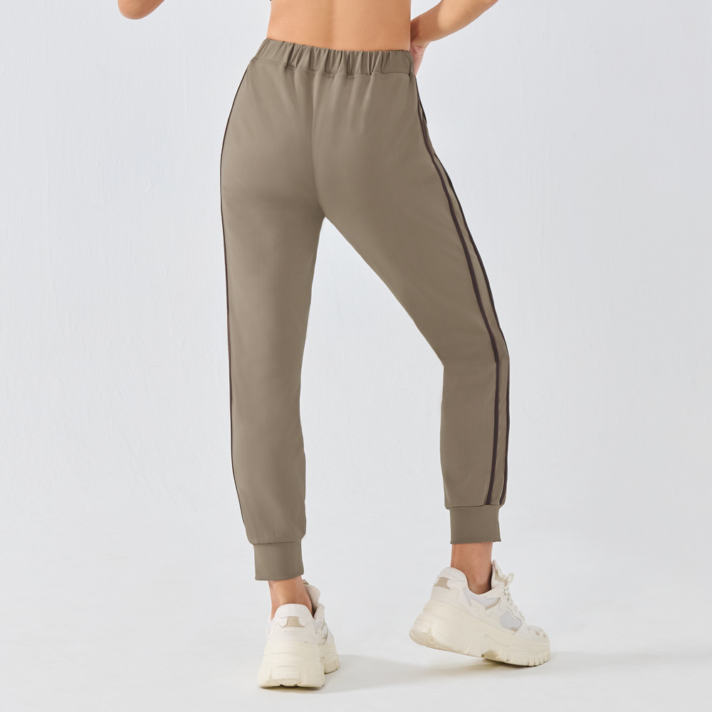 MOLLIFIX 跳色包邊束口長褲