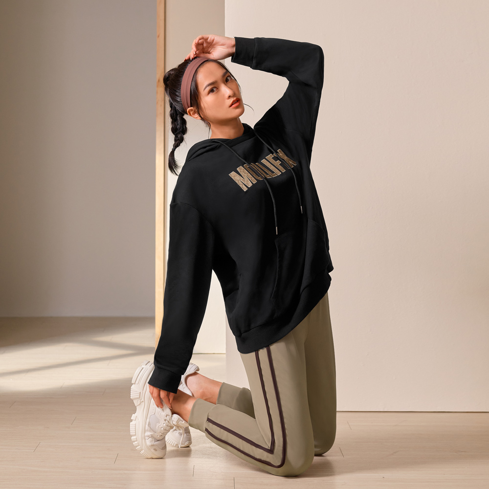 MOLLIFIX RETRO風電繡連帽長袖上衣