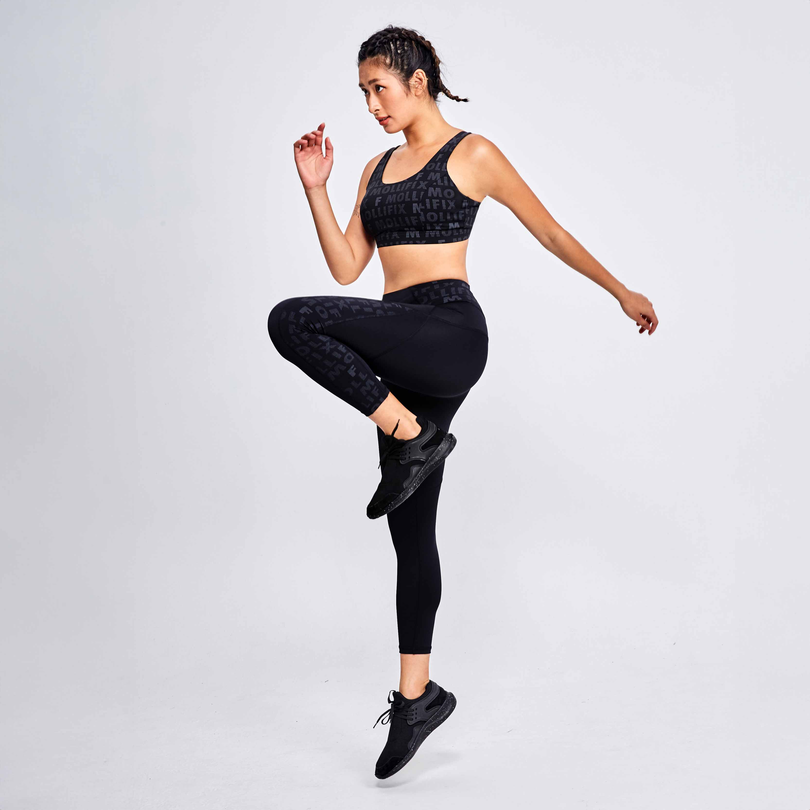 MOLLIFIX 滿版logo拼接修飾動塑褲