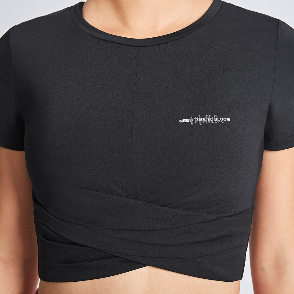 MOLLIFIX 品牌標語前交疊短版上衣