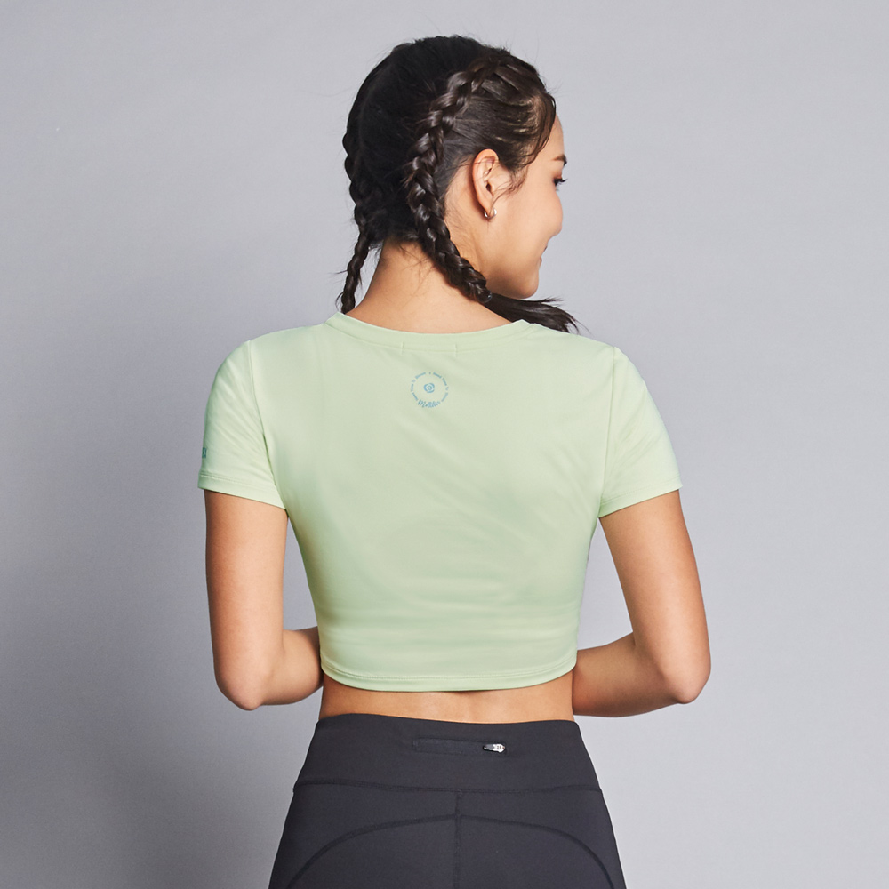 MOLLIFIX 品牌標語前交疊短版上衣