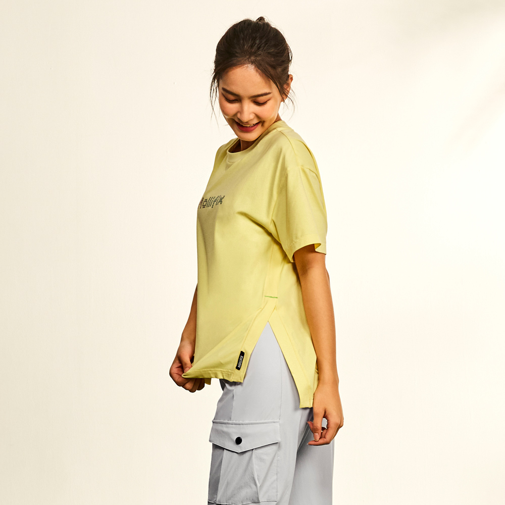 MOLLIFIX 側開衩寬版短袖上衣