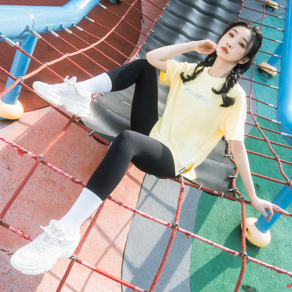 MOLLIFIX 側開衩寬版短袖上衣