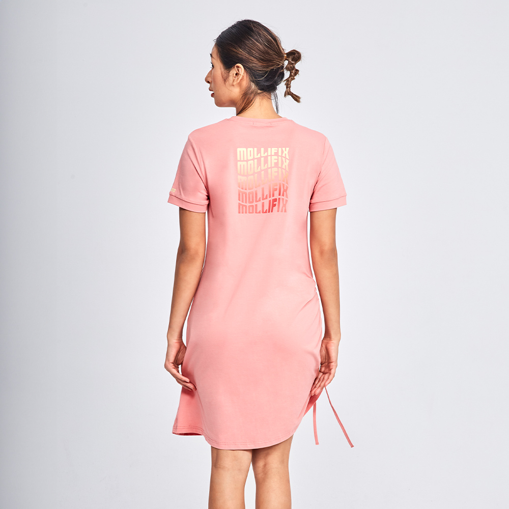 MOLLIFIX 活力LOGO側抽皺長版連身裙