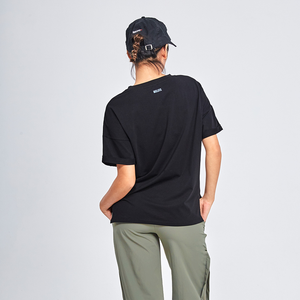 MOLLIFIX 袖反摺漸層LOGO短袖上衣