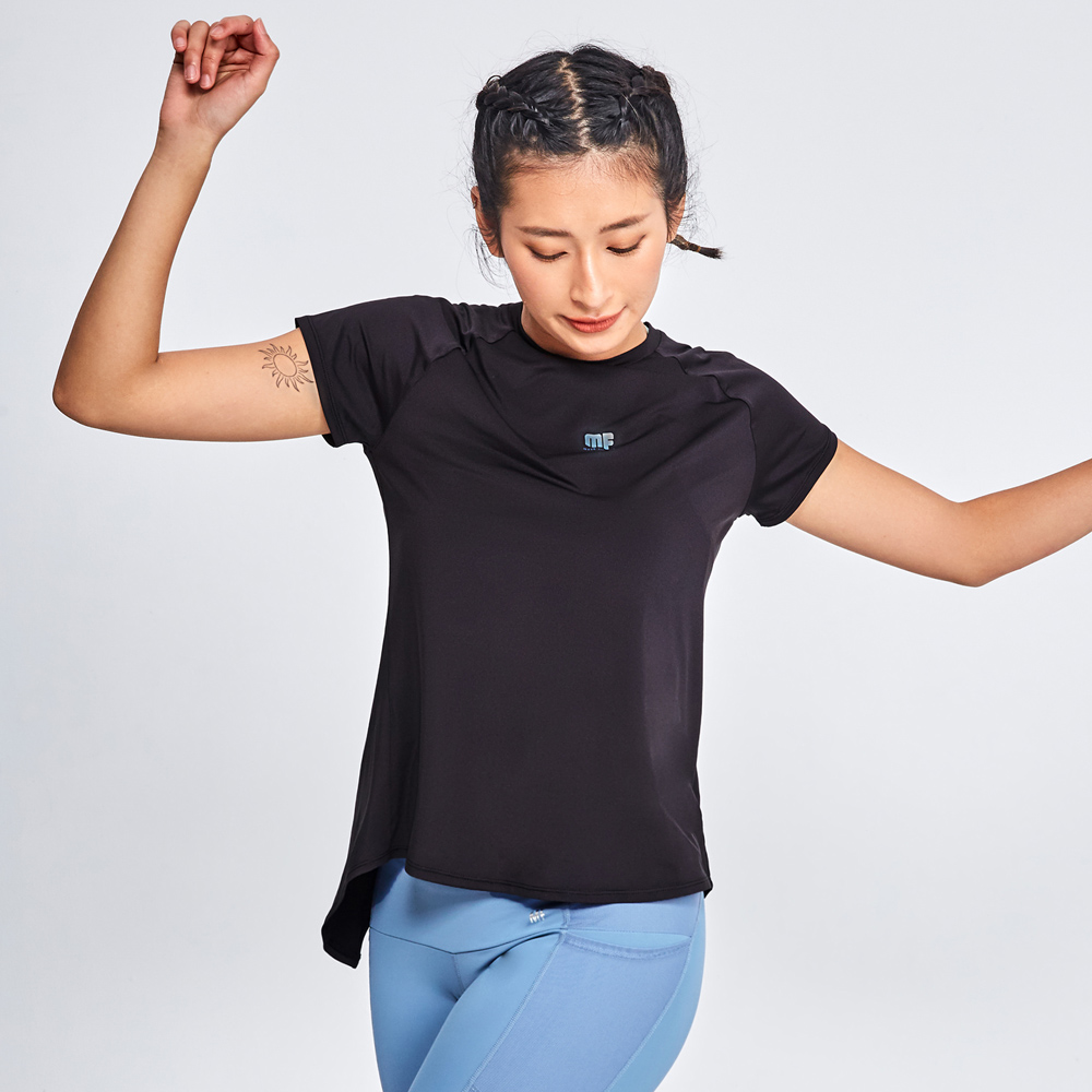 MOLLIFIX 美背後透網開岔短袖上衣