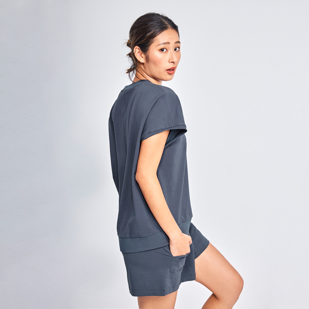 MOLLIFIX 刺繡寬版短袖上衣