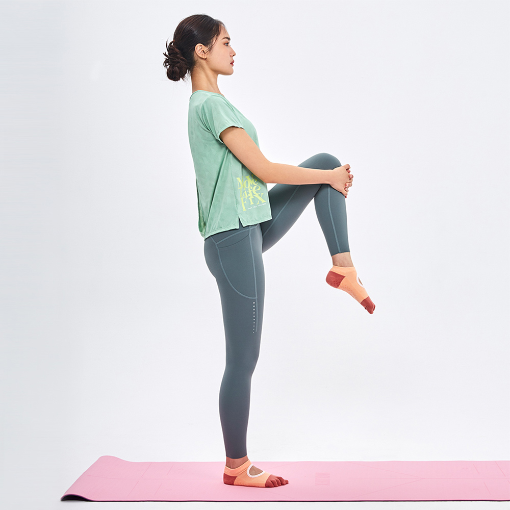 MOLLIFIX 後背鏤空透氣緹花短袖訓練上衣