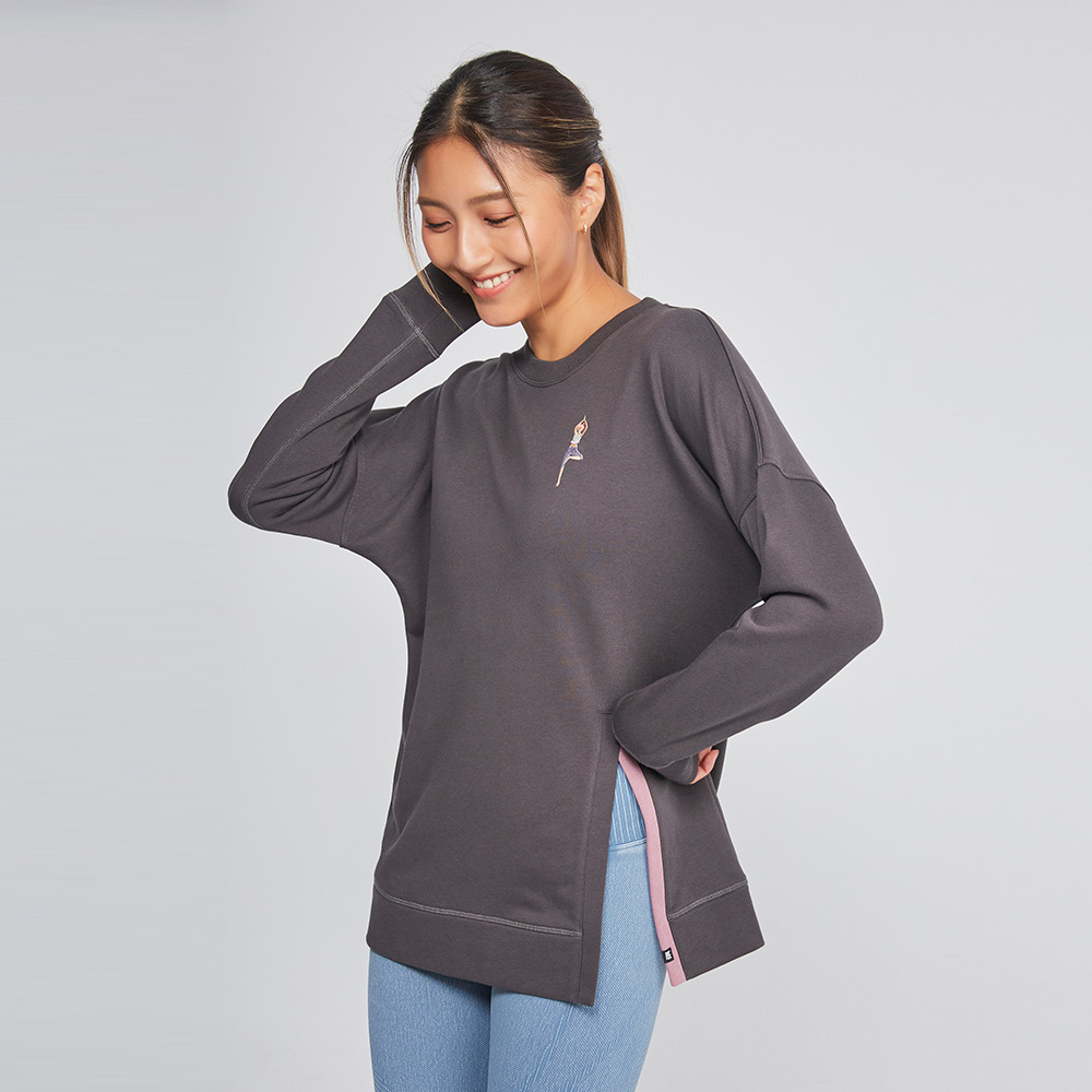 MOLLIFIX 刺繡撞色開衩圓領上衣