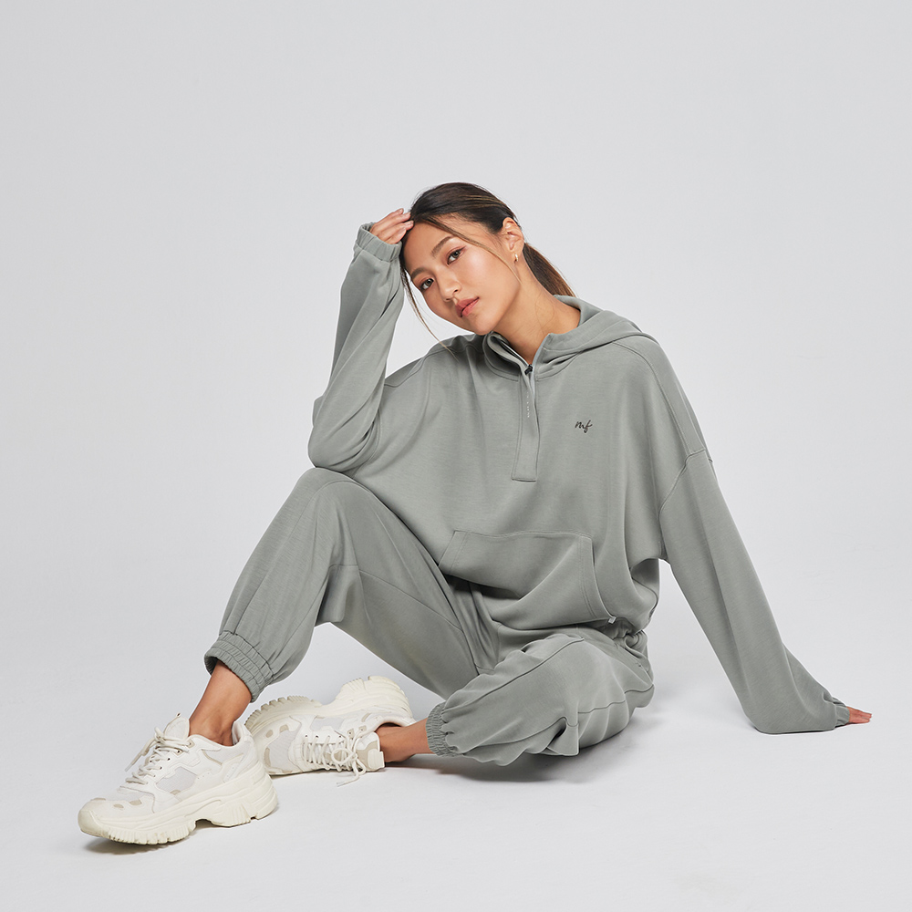 MOLLIFIX 輕盈空氣層運動連帽上衣