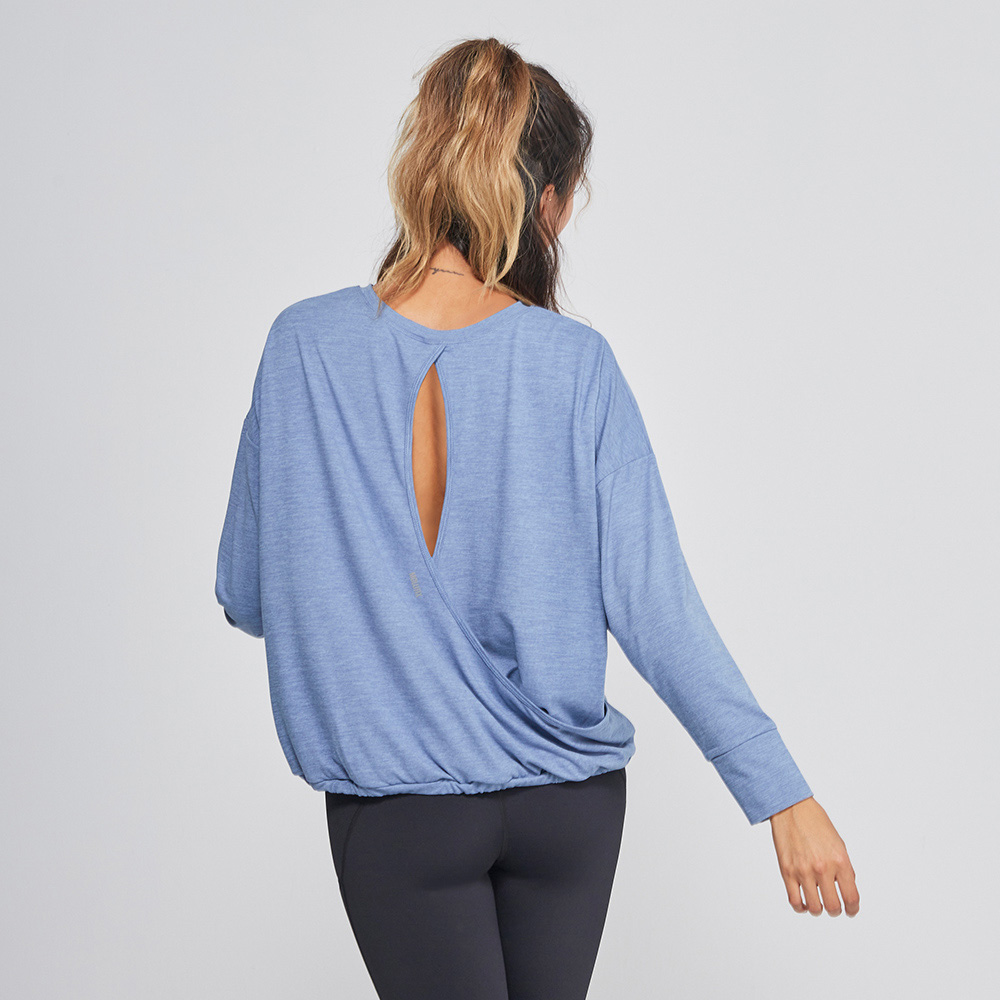 MOLLIFIX 後背交疊鏤空長袖圓領上衣