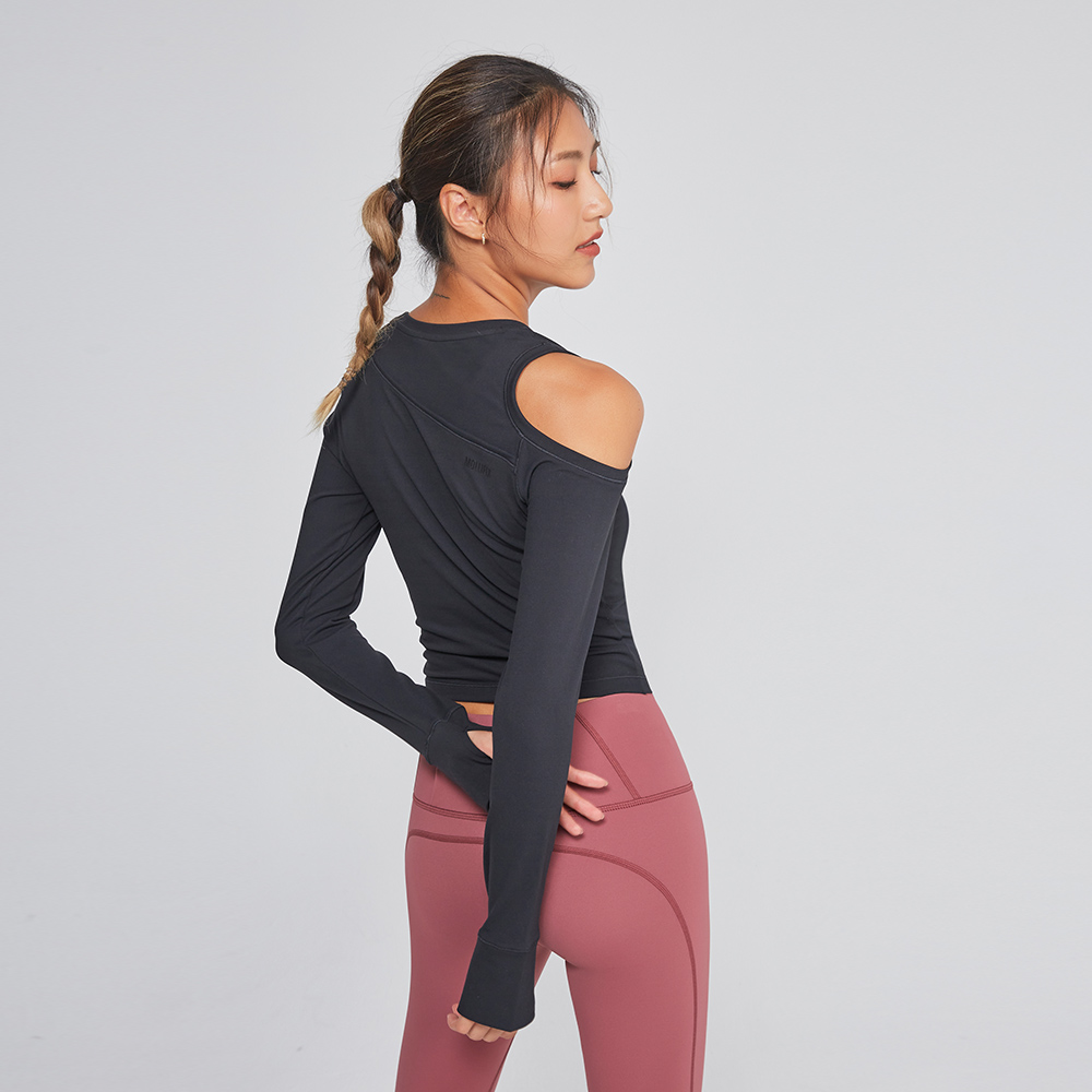 MOLLIFIX 不對稱挖肩長袖上衣