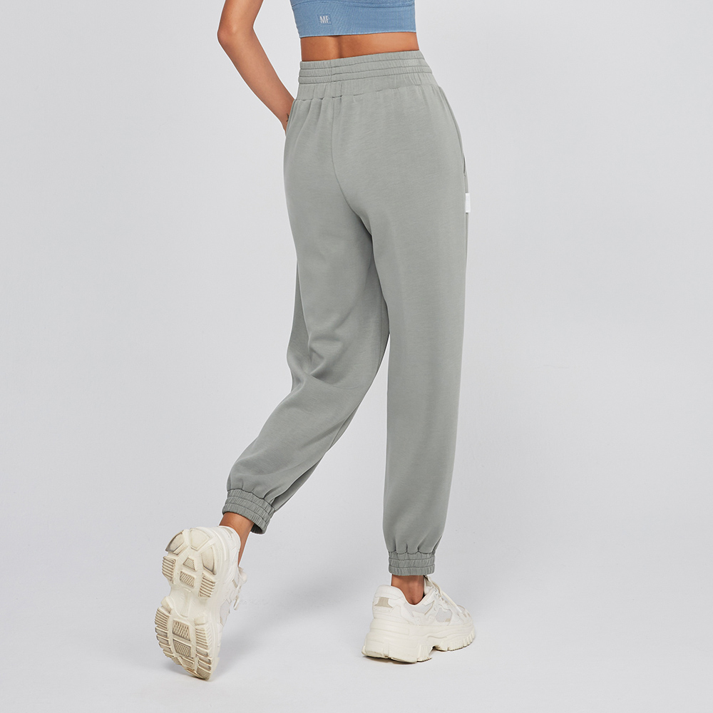 MOLLIFIX 輕盈空氣層運動縮口長褲