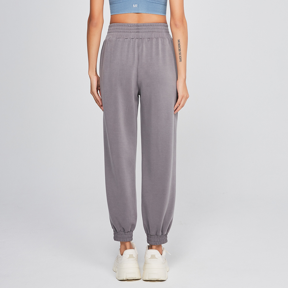 MOLLIFIX 輕盈空氣層運動縮口長褲