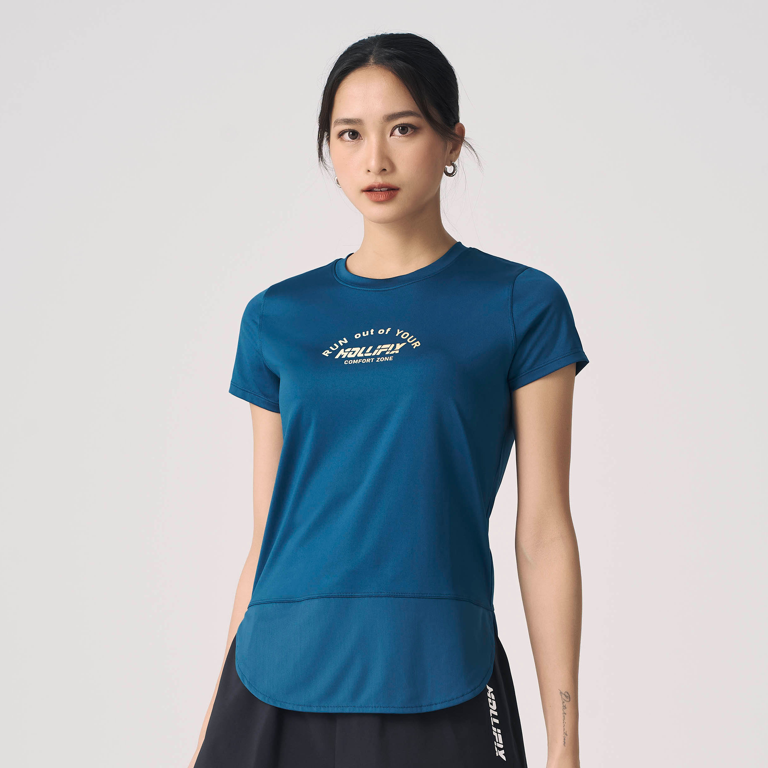 MOLLIFIX 抗菌下擺圓弧拚網短袖上衣