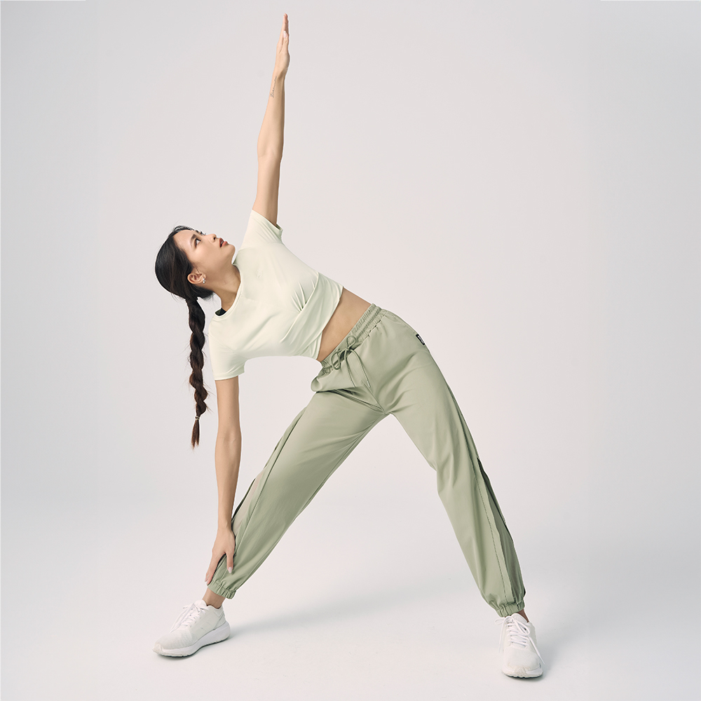 MOLLIFIX 下擺交疊短袖上衣