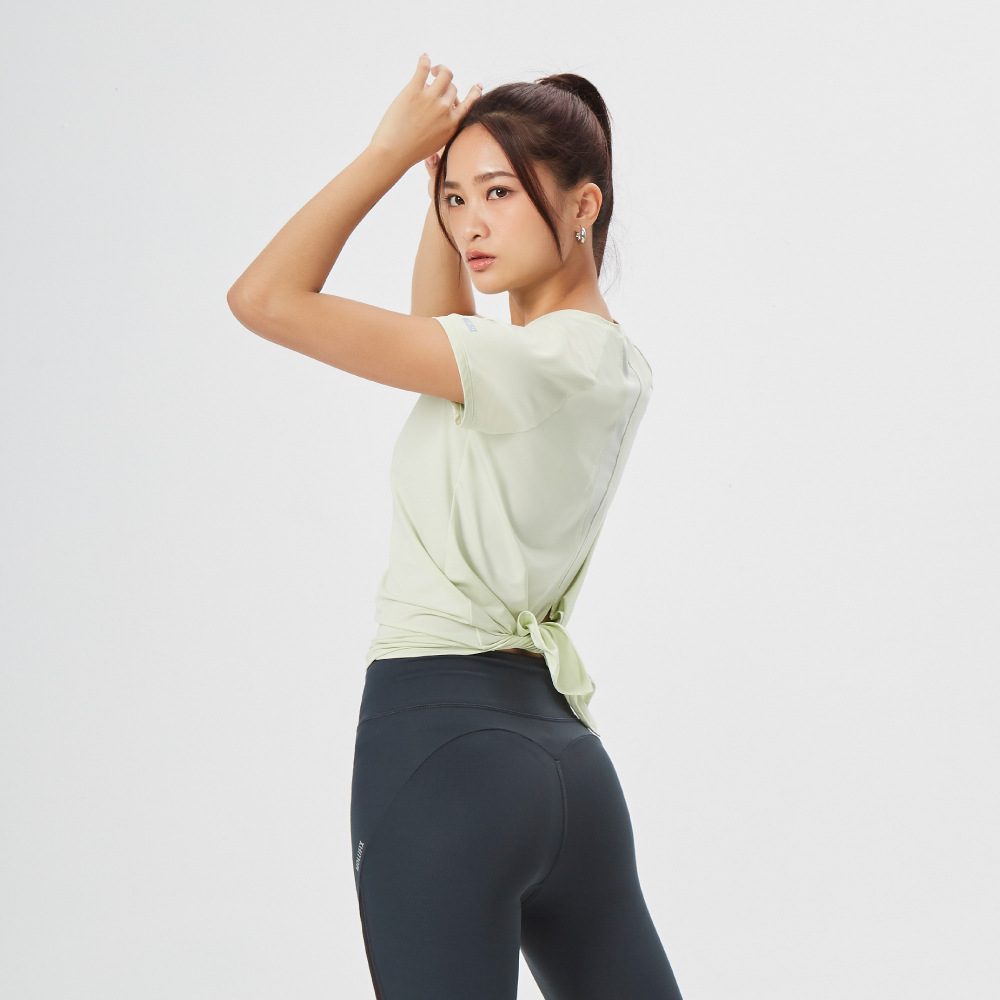 MOLLIFIX 涼感美背後透網開衩短袖上衣