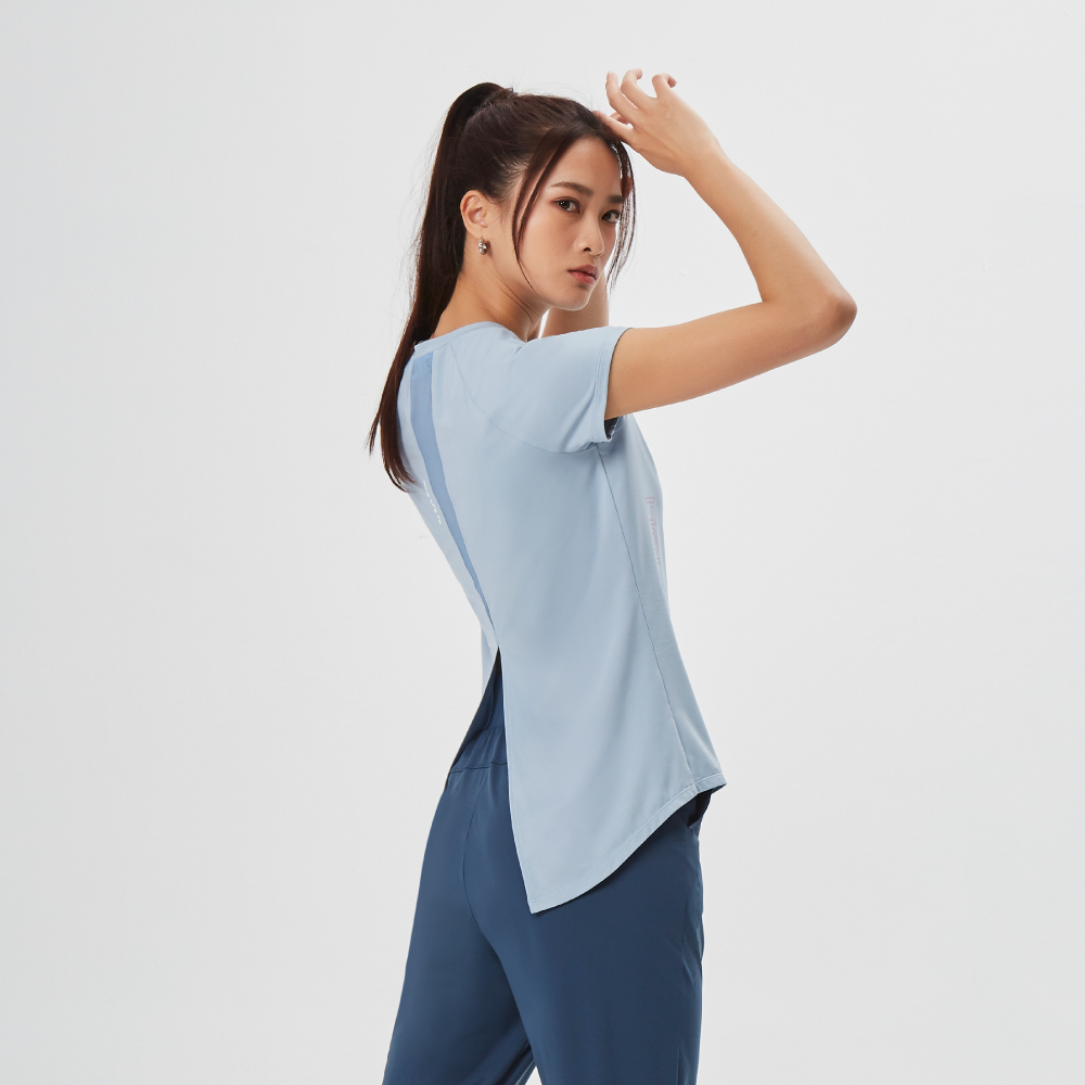 MOLLIFIX 涼感美背後透網開衩短袖上衣