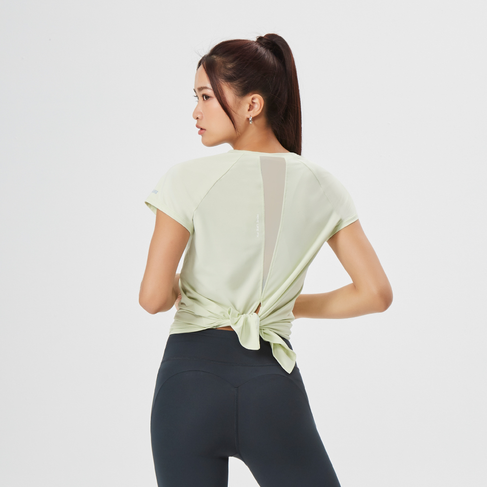 MOLLIFIX 涼感美背後透網開衩短袖上衣