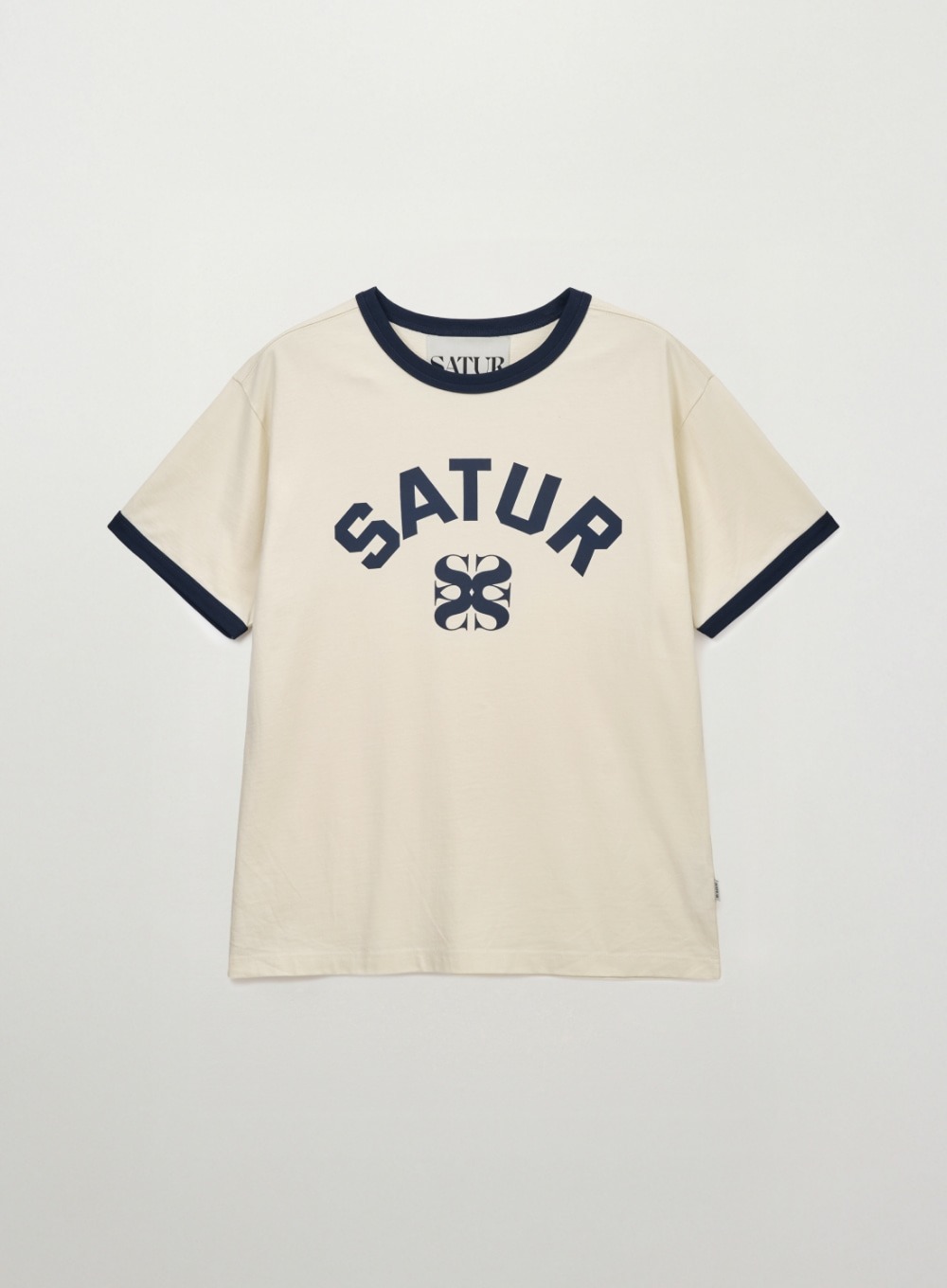 SATUR 拱形Logo標誌短袖上衣  SA262MTS01