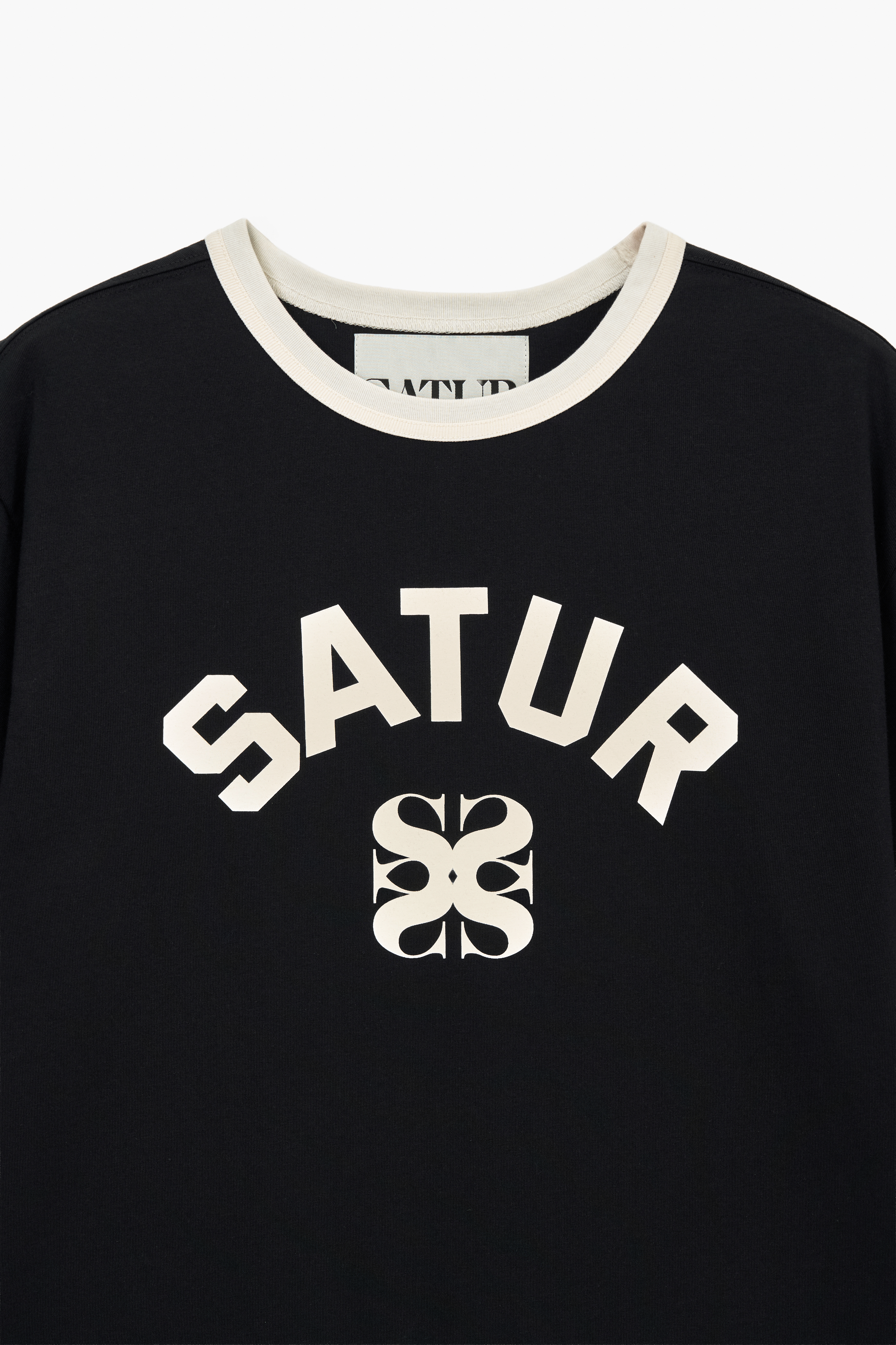 SATUR 拱形Logo標誌短袖上衣  SA262MTS01