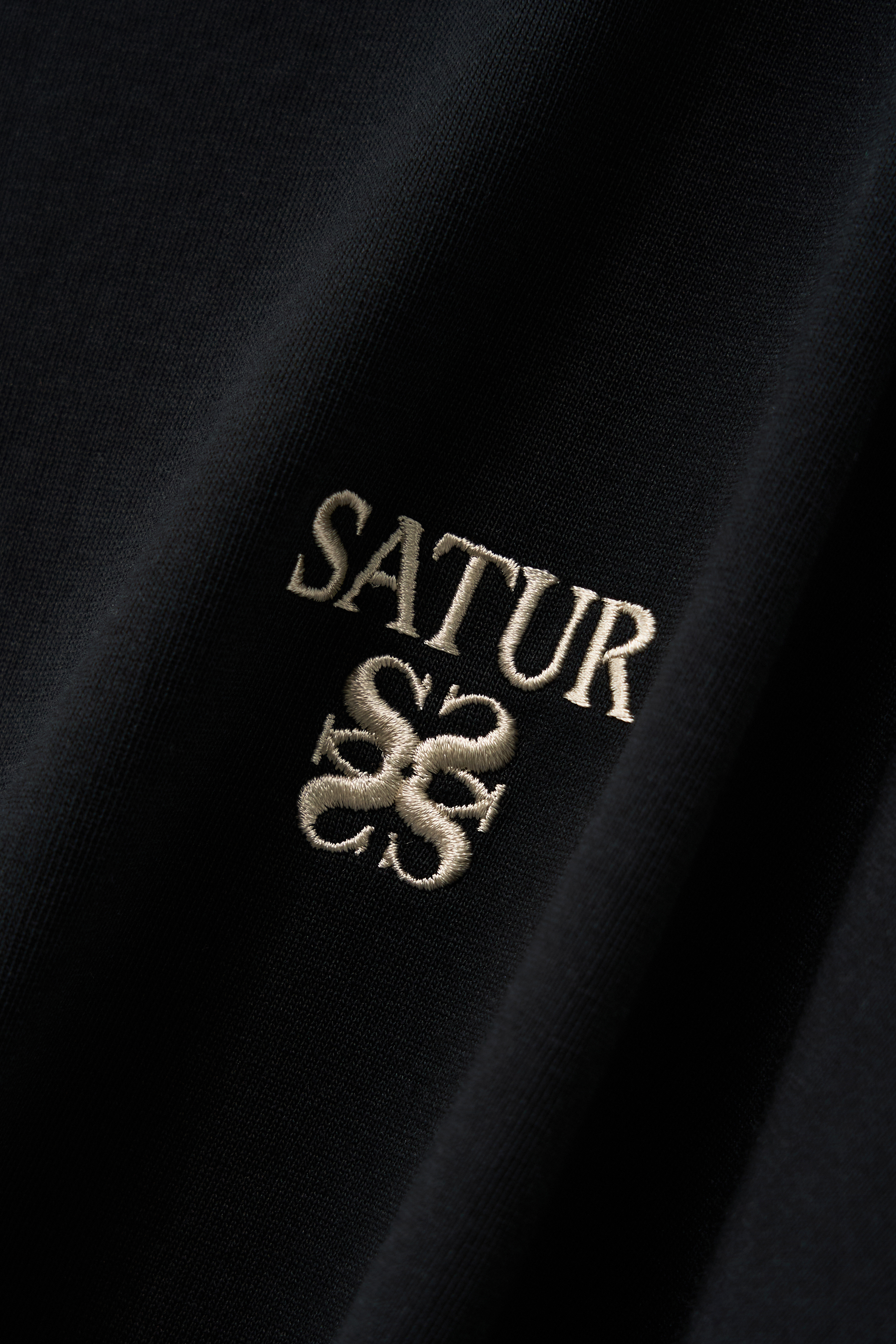 SATUR Loren 經典 Logo 短袖上衣  SA262UTS03