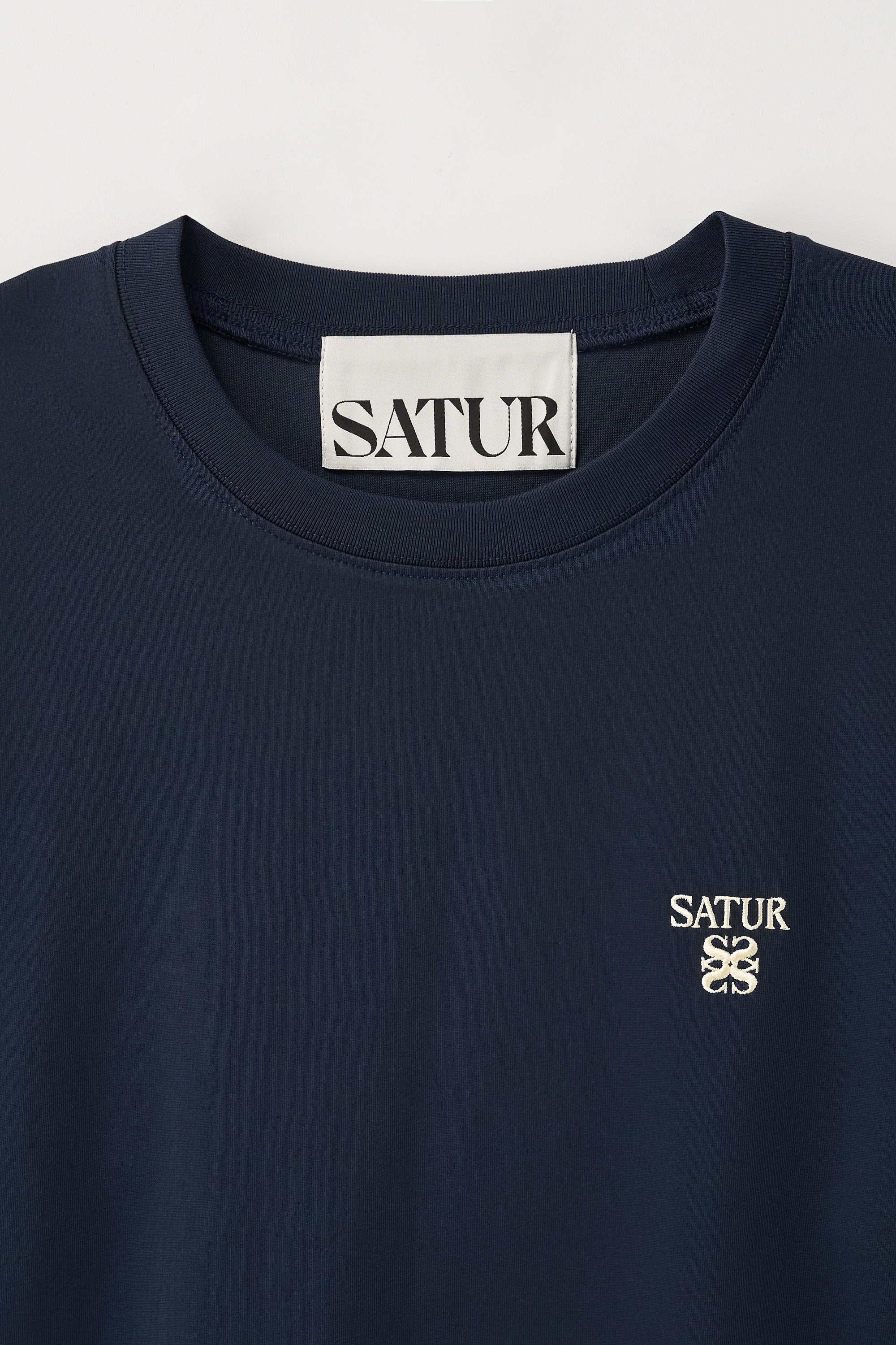 SATUR Loren 經典 Logo 短袖上衣  SA262UTS03