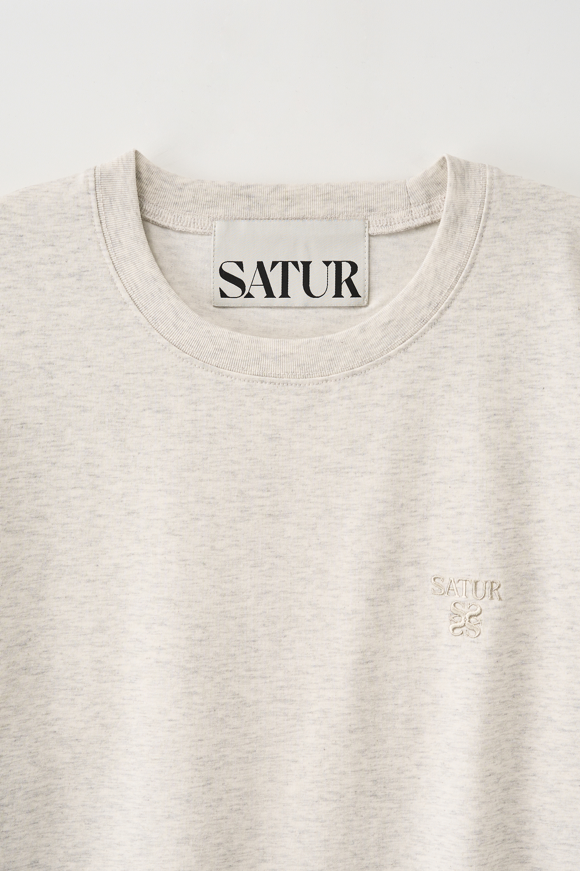 SATUR Loren 經典 Logo 短袖上衣  SA262UTS03