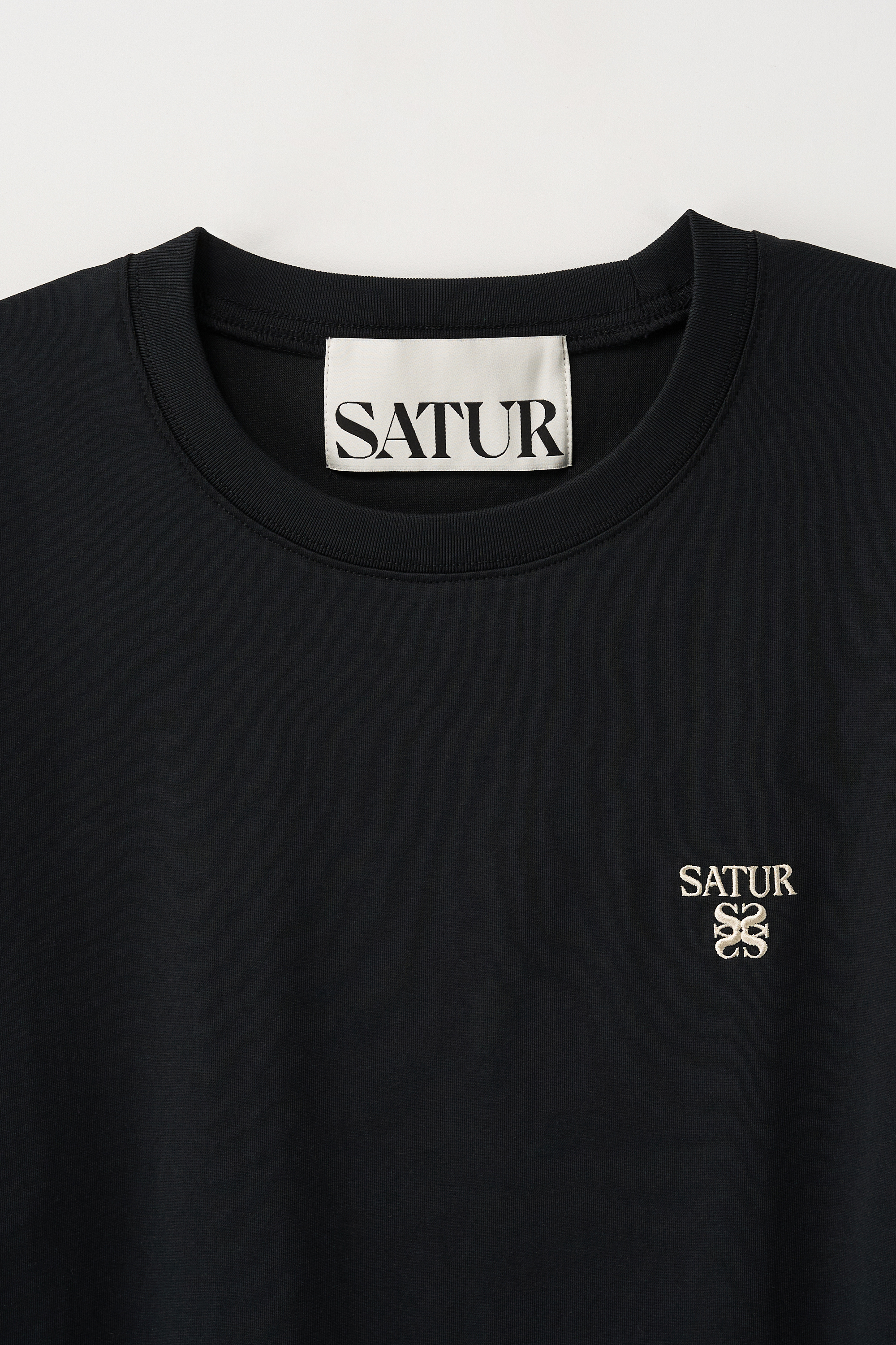 SATUR Loren 經典 Logo 短袖上衣  SA262UTS03