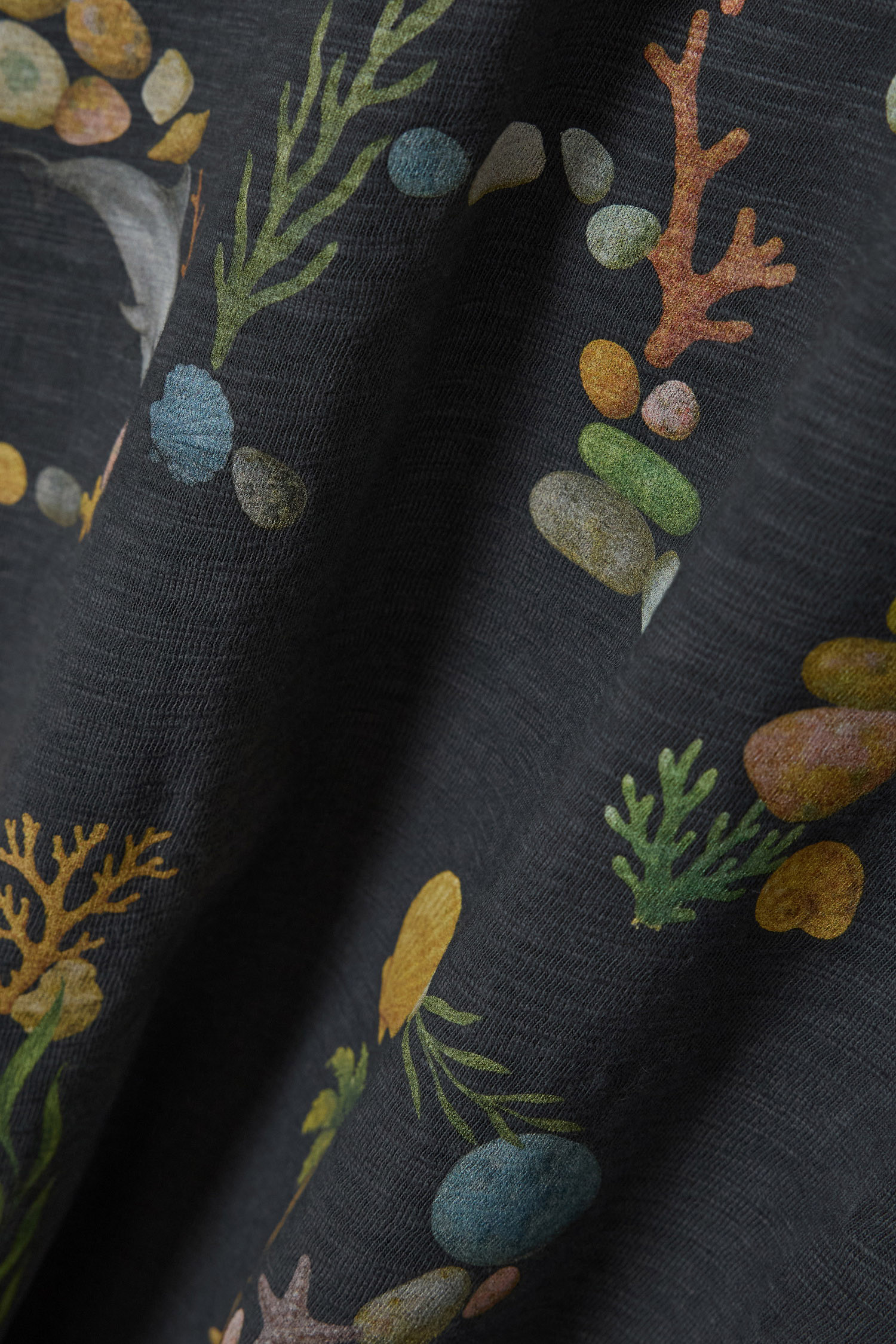 SATUR 海洋拼貼寬鬆短袖上衣  (U) Marin Collage Loose Fit T-Shirt