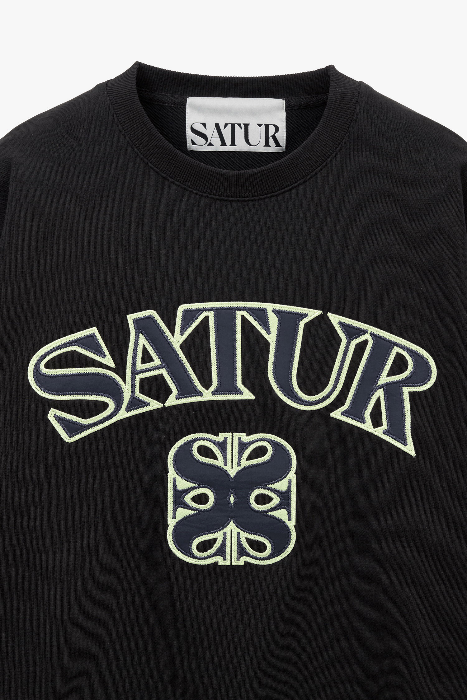 SATUR 貼布刺繡圓領長袖上衣 (U) Arch Apero Logo Sweatshirt