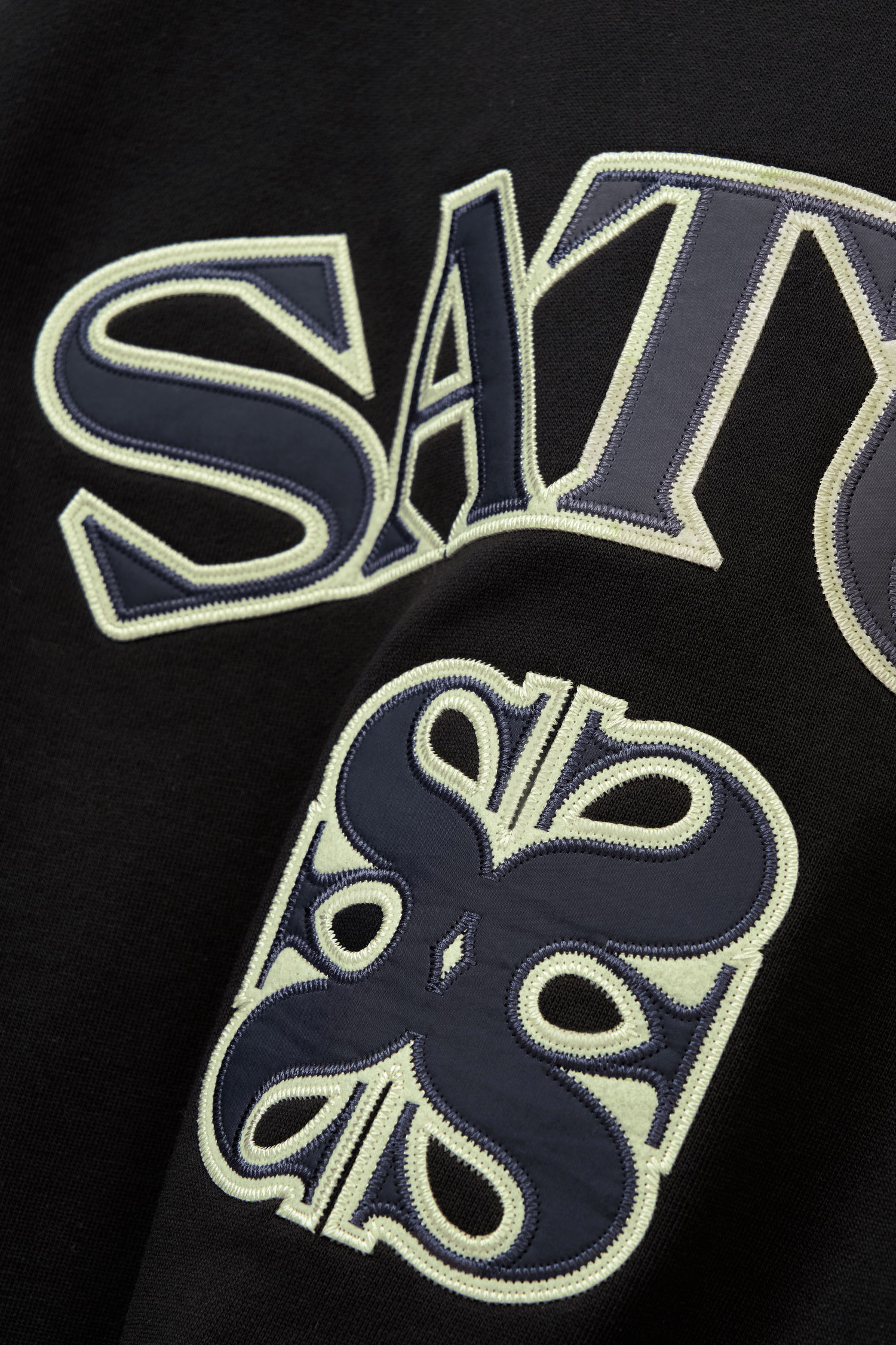 SATUR 貼布刺繡圓領長袖上衣 (U) Arch Apero Logo Sweatshirt