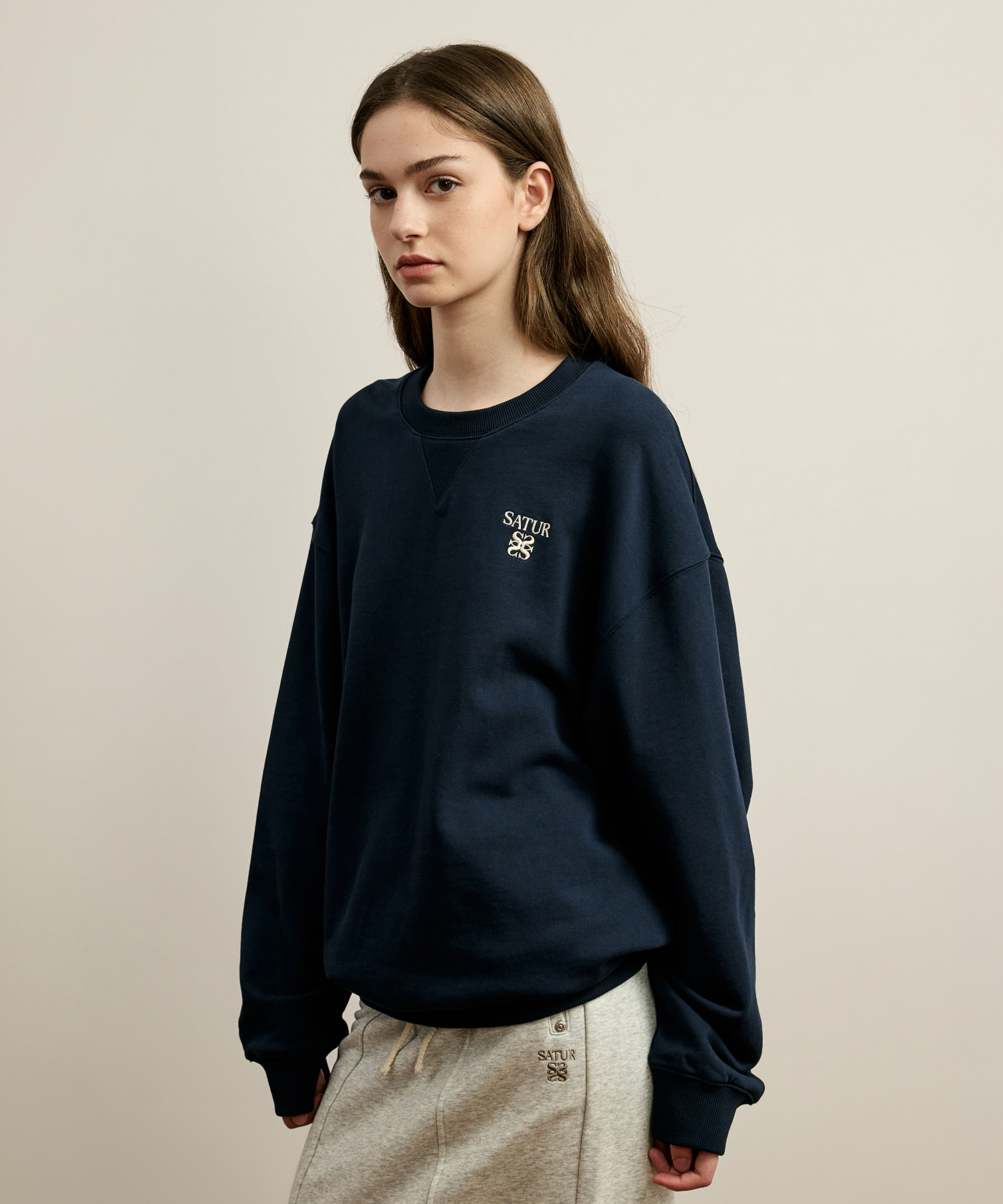 SATUR LOGO針織長袖上衣 (U) Loren Small Logo Sweatshirt