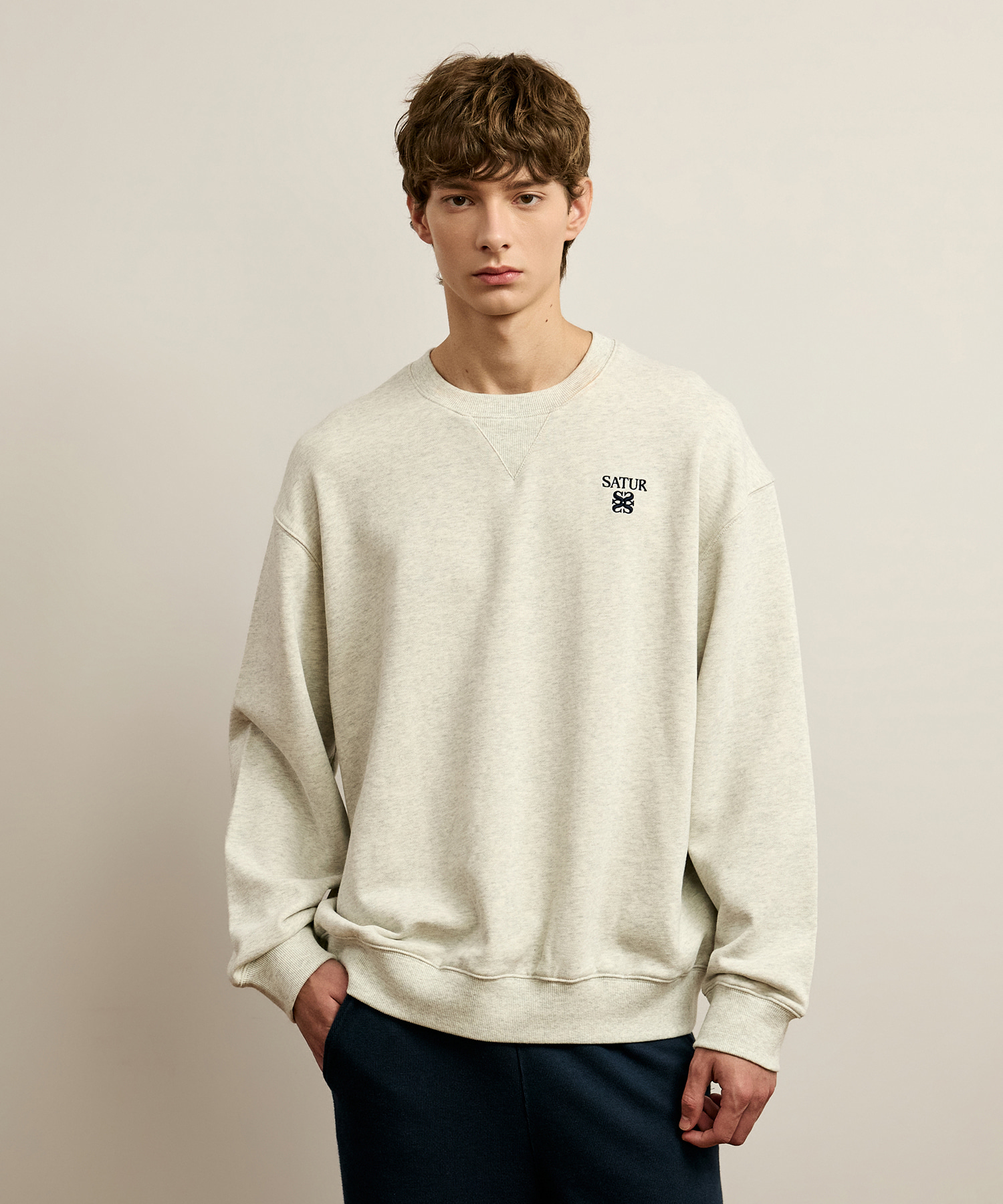 SATUR LOGO針織長袖上衣 (U) Loren Small Logo Sweatshirt