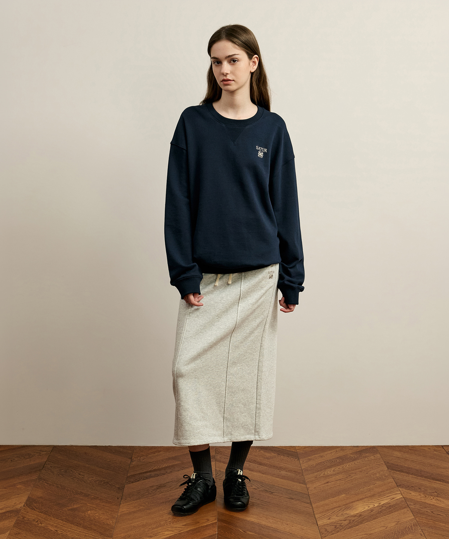 SATUR LOGO針織長袖上衣 (U) Loren Small Logo Sweatshirt