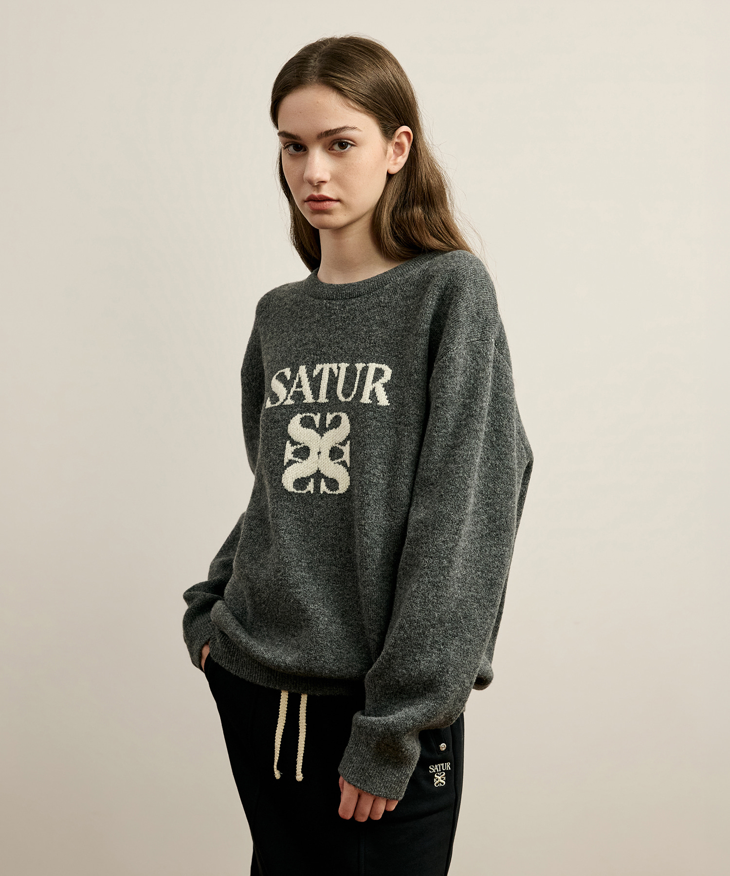 SATUR 經典LOGO緹花針織衫 (U) Basic Logo Jacquard Knit