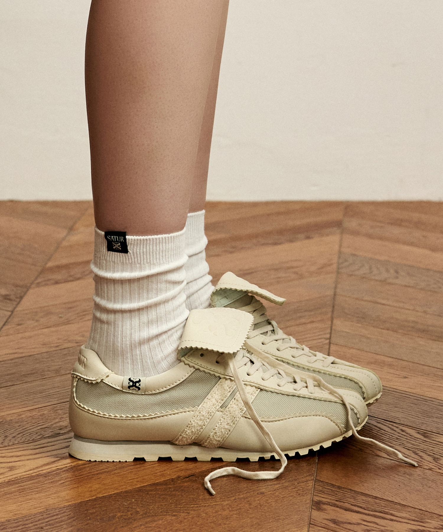 SATUR 經典織標中筒襪 (U) Basic Logo Label Socks